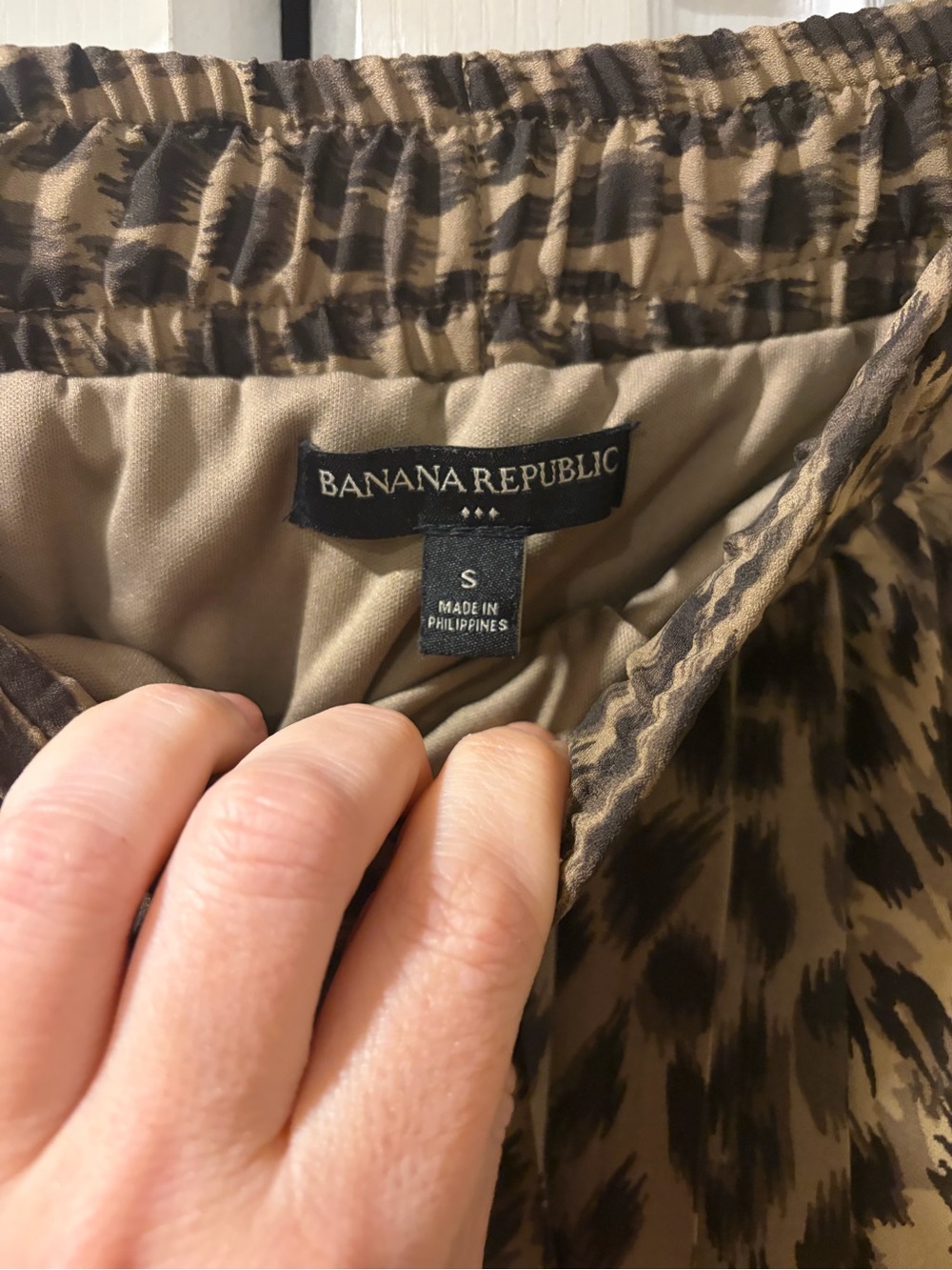 Banana Republic Leopard Pleated Maxi Skirt | Flowy Animal Print | Chic - Picture 4 of 4